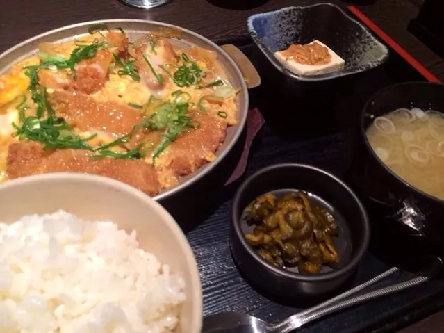 カツ煮定食を頂きました。|momongatomoさん