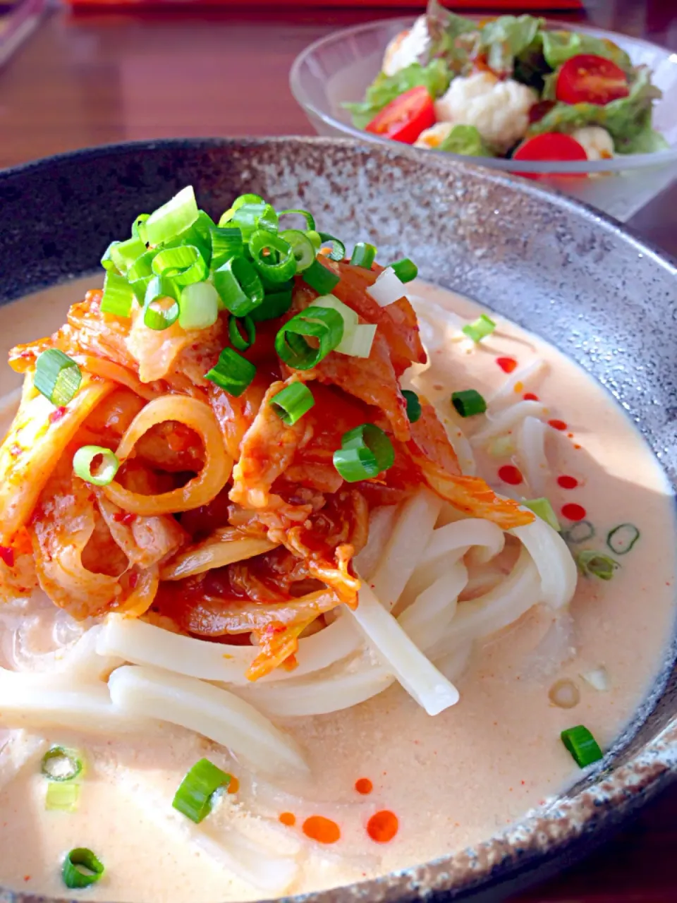 Snapdishの料理写真:⭐️のっちゃんさんの料理 豚キムチ豆乳冷うどん ⭐️野菜サラダ 玉ねぎドレッシング|よっちぃさん