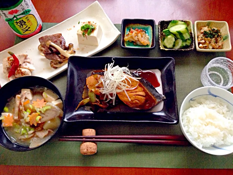 Today's Dinner🍴小鉢･鰤の煮付け･根菜たっぷり豚汁|🌈Ami🍻さん