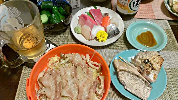 Snapdishの料理写真:柳田の刺し身盛り合わせ&スズキのあら塩焼き&豚バラ蒸し|まぐろさん