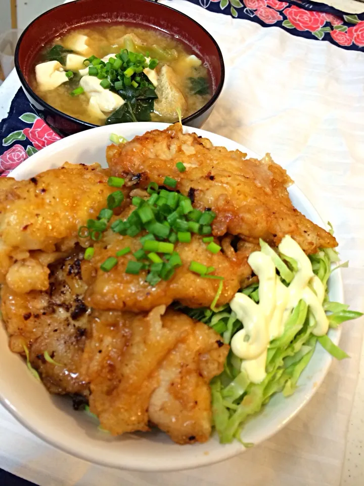 チキン南蛮丼 野菜の味噌汁|ゆりっちょんさん