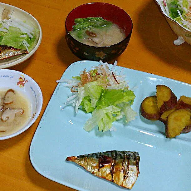 夕食
サバの塩焼、さつまいものカレー煮、サラダ、味噌汁|ふみぃさん