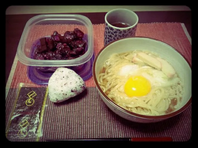 煮込みうどんとゆかりおにぎり！|まつんさん