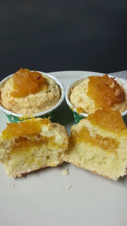 coconut cupcakes with pineapple jam|Spidyqueenさん