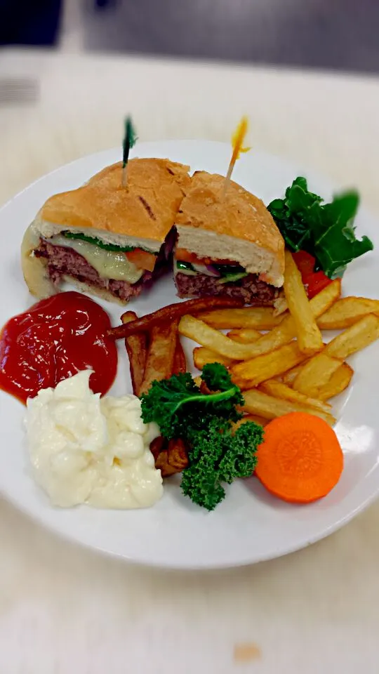 organic and processed Hamburgers, fries, Kail, and carrots.|james denoncourtさん