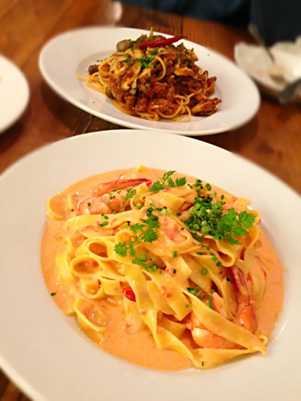 小エビのクリーム煮フェットチーネ🍝 と 森のきのこのボロネーズ🍄 onパスタの夕ごはんセット|こいちさん