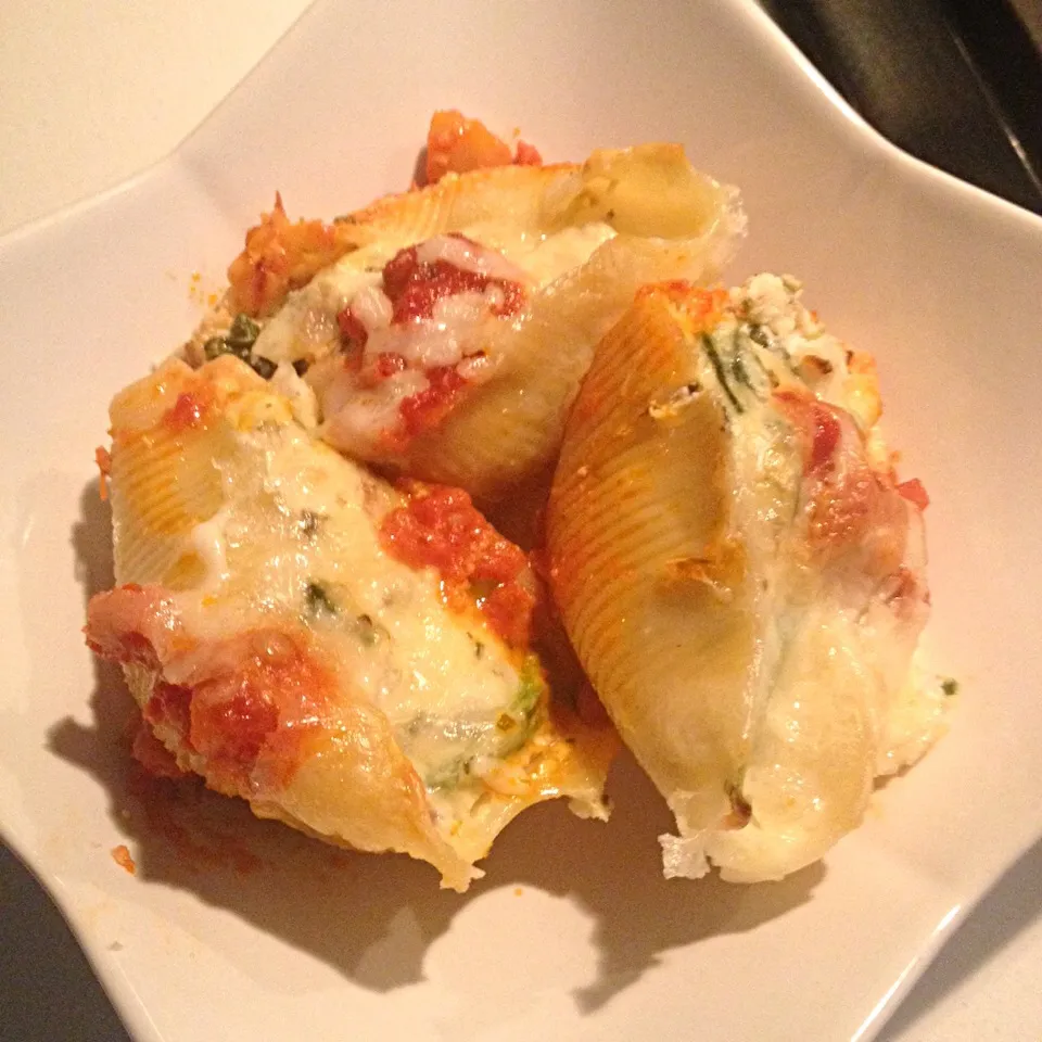 Turkey, spinach & artichoke stuffed shells|Aliceさん