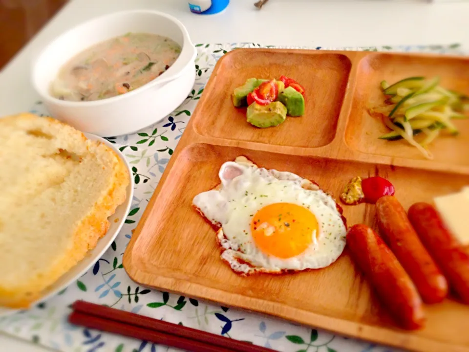 朝ごはんプレート 焼きたてパン(失敗・・・)|まいたろさん