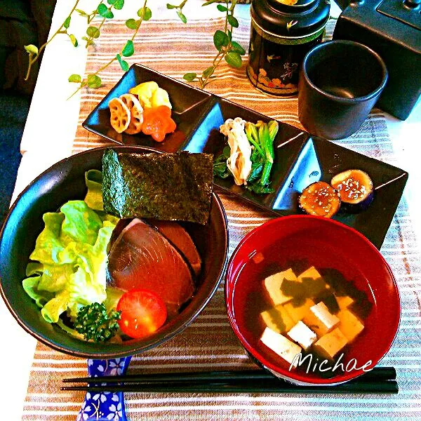 Snapdishの料理写真:鰹のたたき丼♪(*^^*)|michaeさん