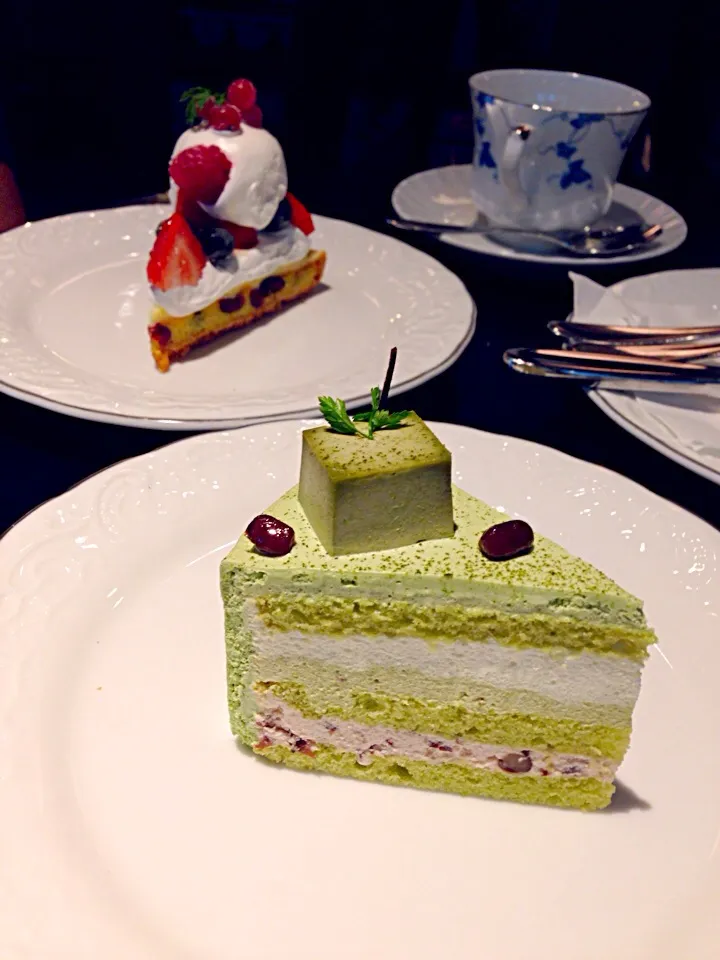 Snapdishの料理写真:Green tea tofu Cakes🍰🍰 Mix berries tart🍰🍰|PeonyYanさん