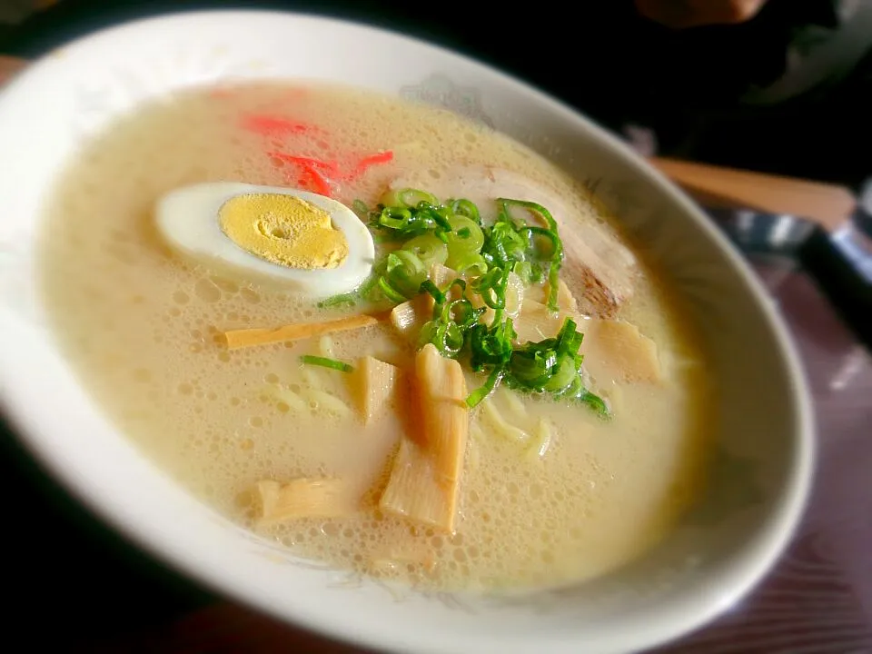 Snapdishの料理写真:とんこつラーメン|やむねこさん