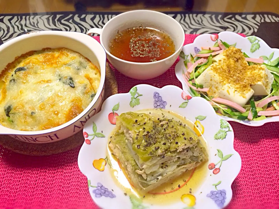 豚バラキャベツのミルフィーユ煮♡長芋とろろホウレン草グラタン♡豆腐サラダ♡コンソメスープ♡|mavvvv1さん