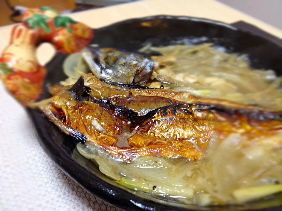 焼き鯖 鍋  玉ねぎとささがき牛蒡で|しげぞーさん