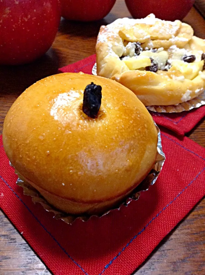 りんごパン，クリームチーズとレーズンたっぷり入れて✨🍎✨Apple Bread w/Raisin, Cream cheese.|yorikoさん