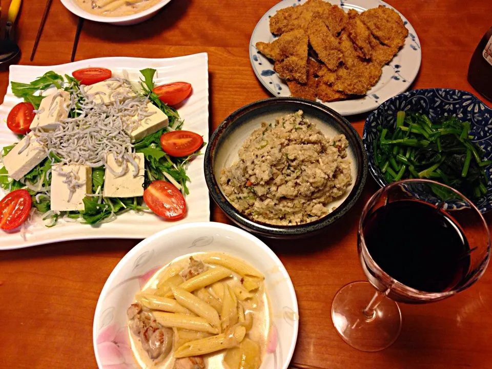 Snapdishの料理写真:チキン  ジャガイモ  ペンネのクリーム煮  ささみカツ  水菜とタマネギ 豆腐 のしらすサラダ  おから  ほうれん草おしたし|みゆさん