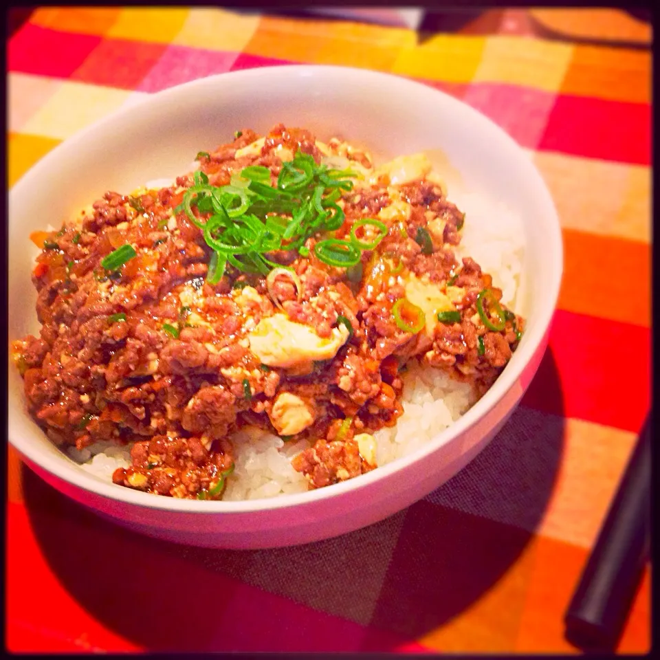 挽き肉ピリ辛丼 余ったお豆腐を少し加えてなんちゃってマーボー|Madeleineさん