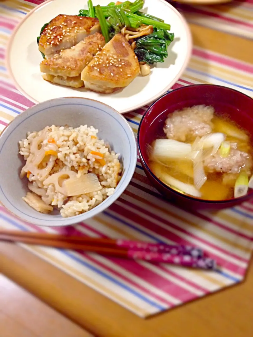 レンコン挟み焼き・長芋と挽肉の団子汁・炊き込みご飯|あきえさん