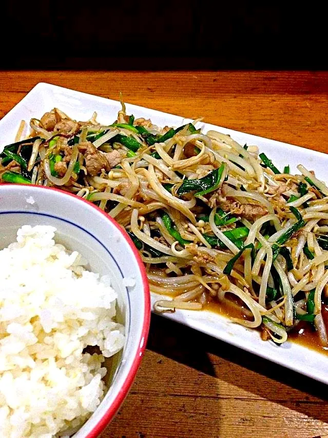 Snapdishの料理写真:うちのお嬢さんの夕飯！もやし炒め(^_^;)|にどちゃんさん