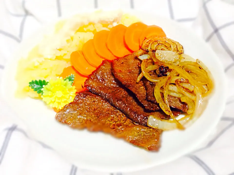 JuicyMeat with Mashed Potato|Leiko Usukiさん