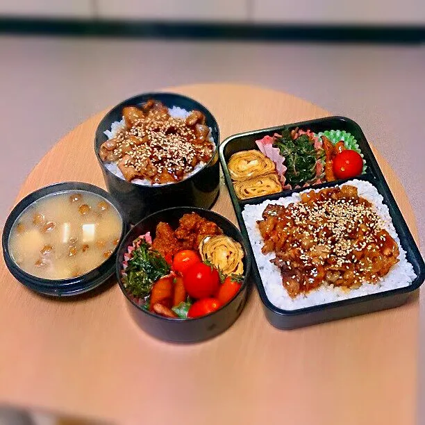 Snapdishの料理写真:今日のお弁当♬*゜
◎玉子焼き
◎ウインナー炒め
◎ほうれん草バターソテー
◎唐揚げ(彼氏)
◎トマト♥
◎焼肉丼(´艸｀)

今日もo(・`д・´｡)ヵ゛ﾝﾊ゛ﾚ ！|Ryo-koさん