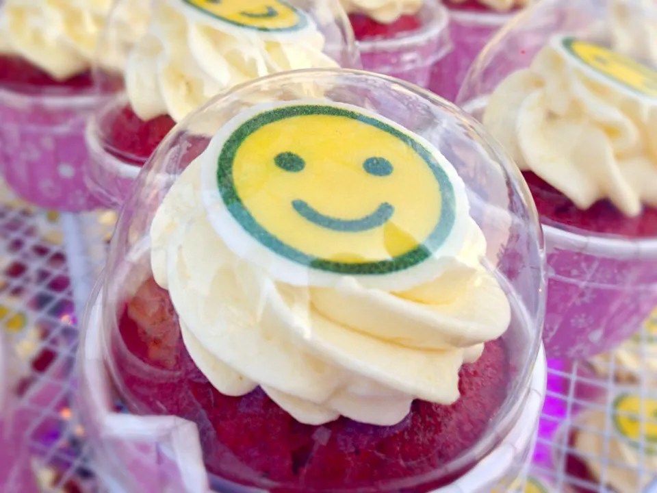 Snapdishの料理写真:Sweet & smile cupcake|Vorapoatさん