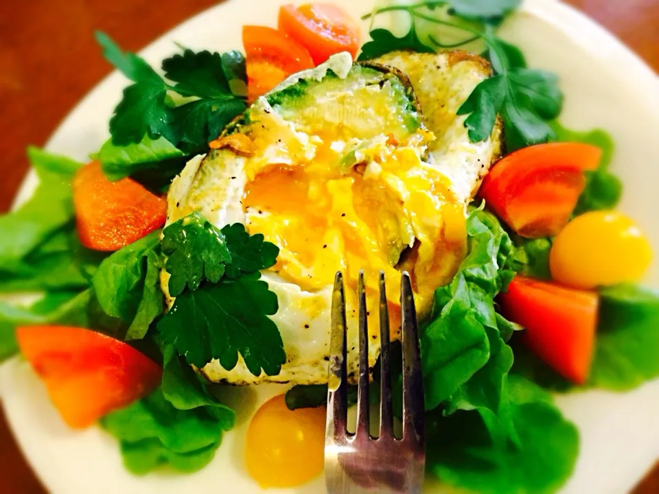 namastelotus michakoさんの料理 Fried egg in avocado|Sayuri Takahashiさん