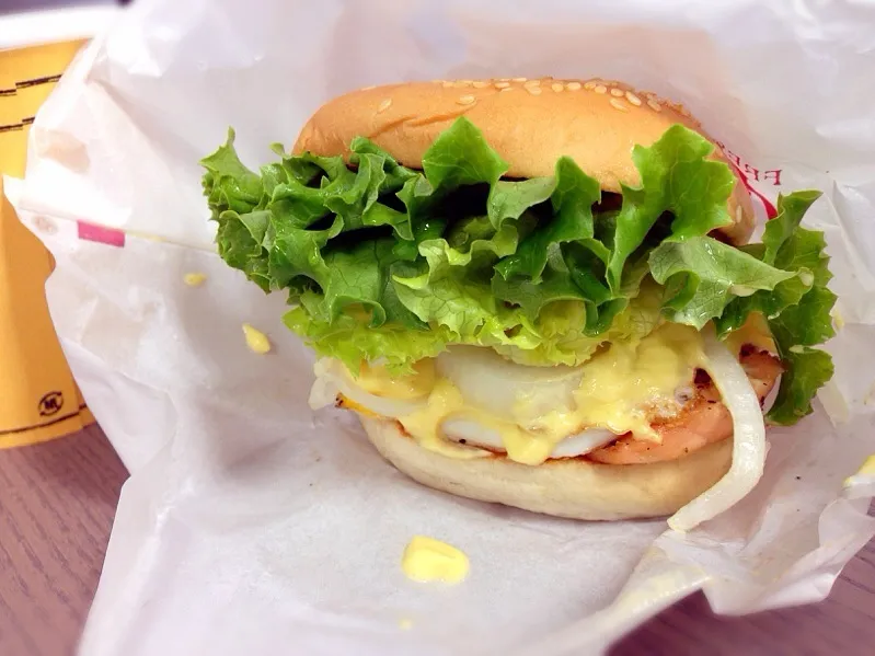 Snapdishの料理写真:Salmon And Egg Burger|chan mitsuさん