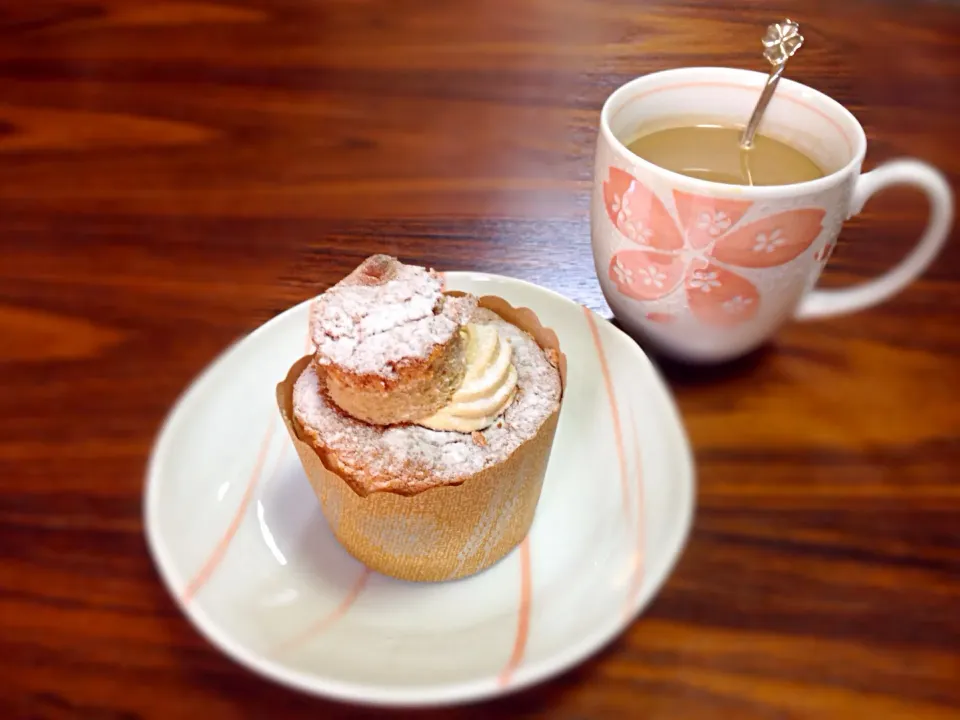 カフェオレとカップケーキ|どんぐりさん