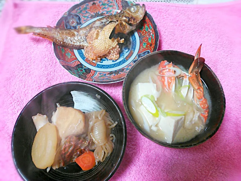 ハタハタの醤油焼き、黄メヌケの煮付け、ワタリガニの味噌汁。|お魚屋さんママさん