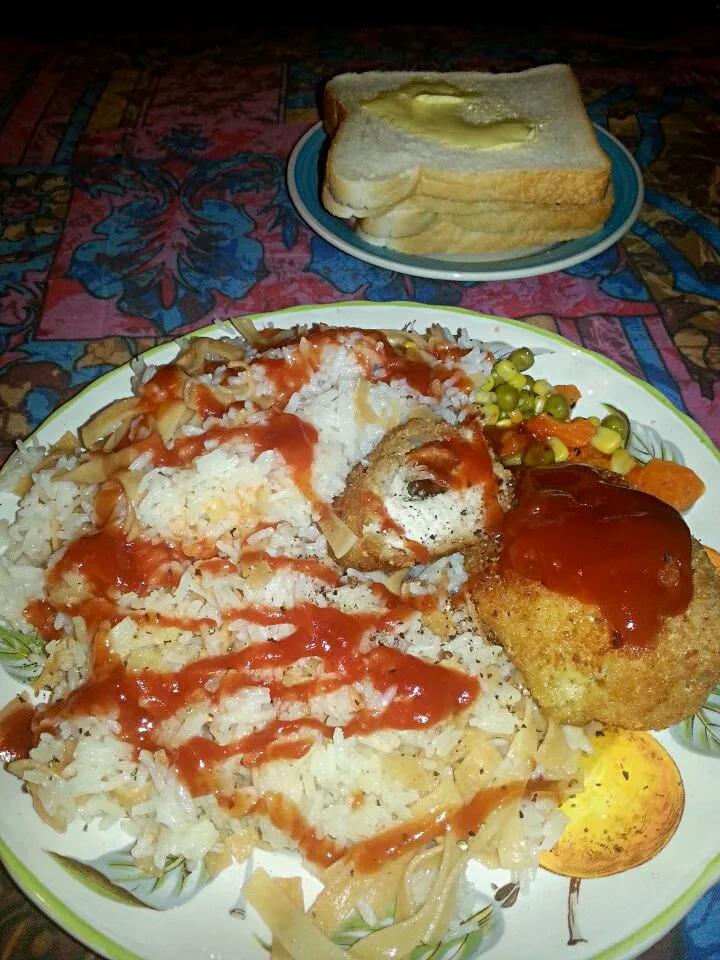 Chicken parmigiana, Turkish style rice, peas, corn and white bread|Bloodexさん