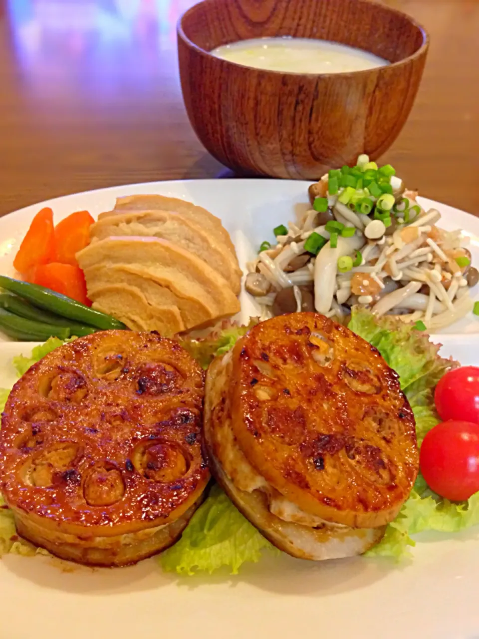 ⭐️蓮根のつくね挟み焼き ⭐️車麩と野菜の炒め煮 ⭐️きのこの梅和え ⭐️白菜のミルクスープ|よっちぃさん