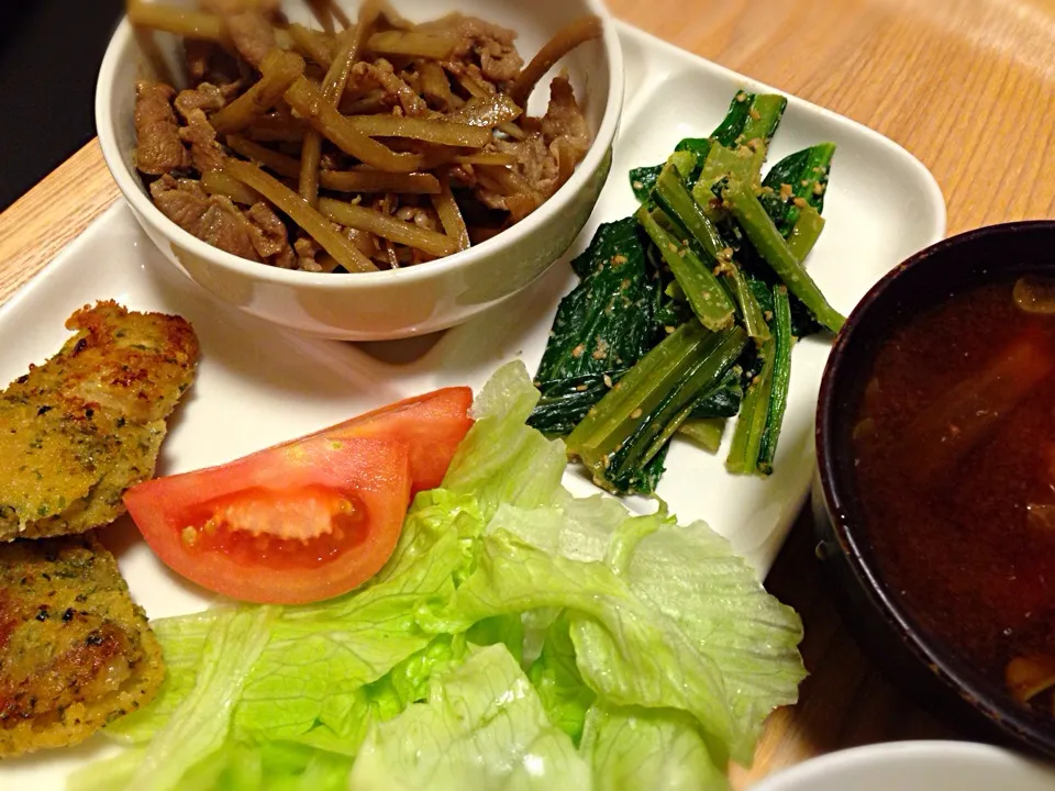 鱈の磯辺焼き、牛蒡と豚の煮込み、小松菜の胡麻和え、大根と豆腐の味噌汁|izumiさん