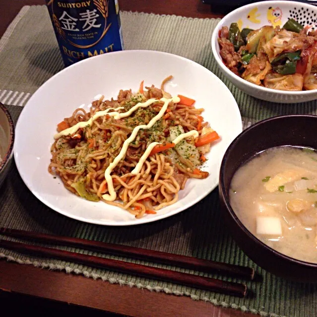 焼きそば ホイコーロー 味噌汁|さるさん