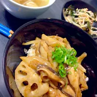 Snapdishの料理写真:鶏とレンコンの生姜マヨ丼、もやしとえのきのナムル、鳥団子とザーサイの中華風スープ|きーたンさん