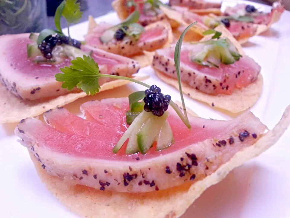 Sesame seared tuna with cucumber sturgeon caviar|Michael M Schleyerさん