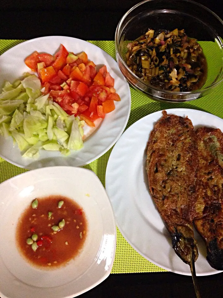 Ensaladang talong, spicy adobong kangkong, tortang talong & bagoong isda with kalamansi at sili🍴 #dinner|unicoandunicaさん