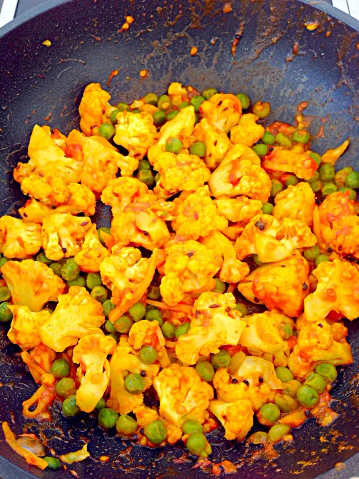 Cauliflower and peas curry|Jhenさん