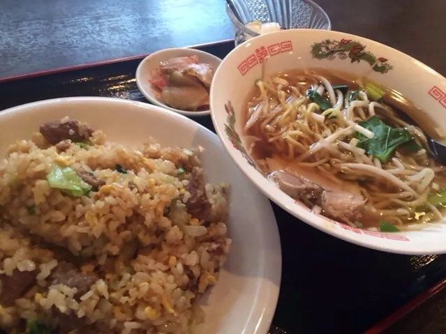 【日替定食】牛肉レタスチャーハン+小ラーメンセットを頂きました。|momongatomoさん