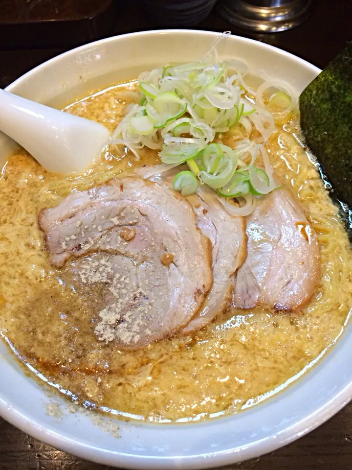 Snapdishの料理写真:玉子とじラーメン(大盛)|morimi32さん