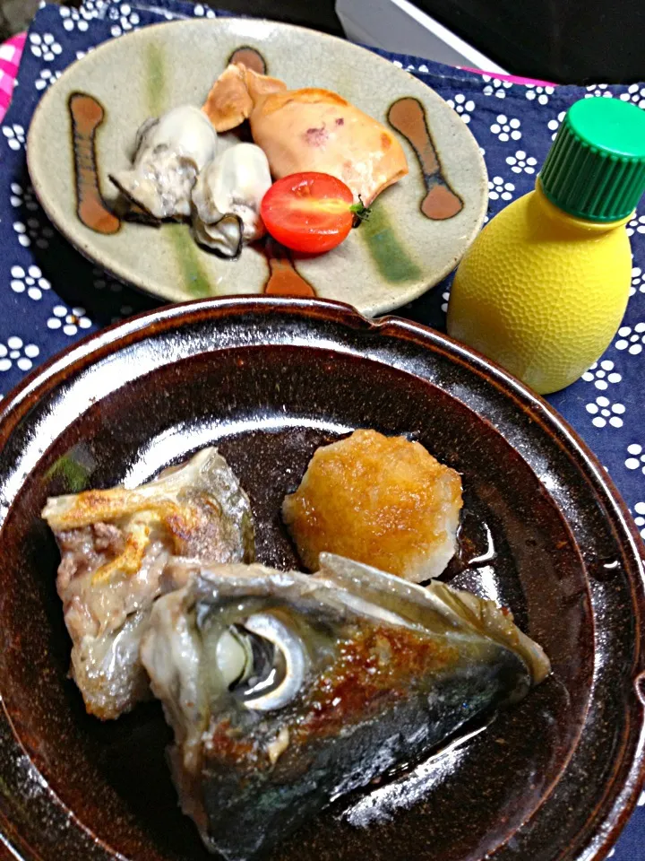 鰤アラの塩焼き。牡蠣、イカのオーブン焼き。今日は、飲みネタのみ|ハルさん