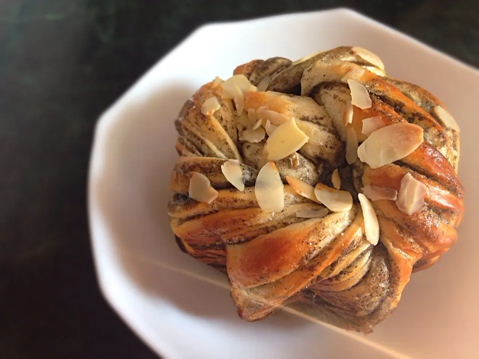 Breakfast:Black sesame bread|PeonyYanさん