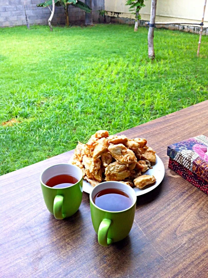 Snapdishの料理写真:Pisang goreng (fried banana)|Nathalie Straversさん