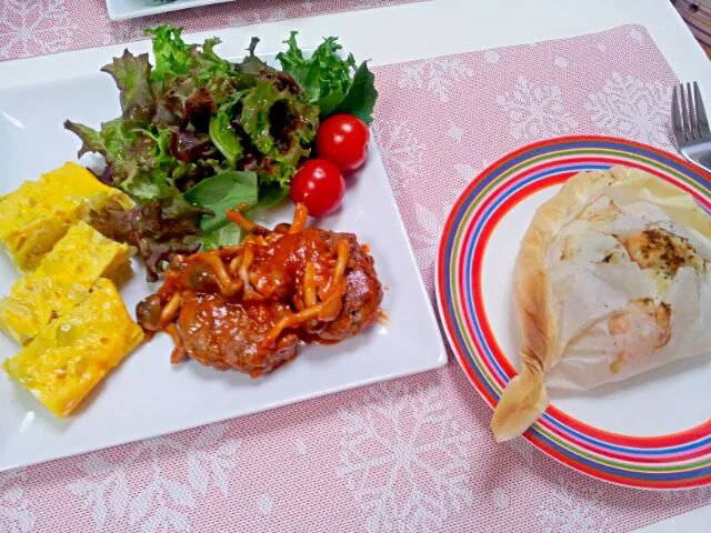 今日の夕食 煮込みハンバーグ、スパニッシュオムレツ、焼きピラフ|pinknari🐰🌈さん