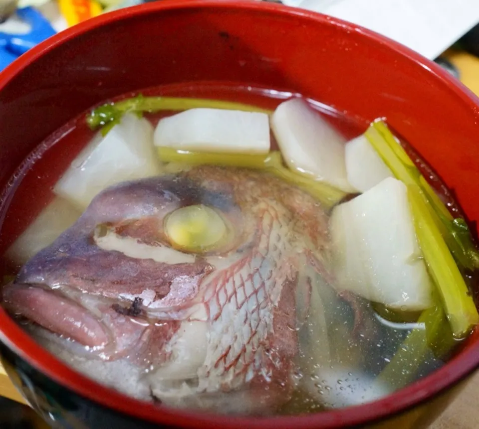 Snapdishの料理写真:やさしい鯛の頭と蕪のお汁。 simple soup, made of fish head and turnip|Magoshi YZ250さん