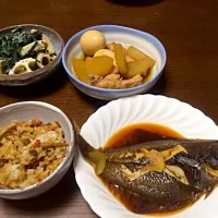 Snapdishの料理写真:◯牛ごぼうご飯◯カレイの煮付け◯大根と手羽元の煮物◯レンコンとわかめの和え物|まーさん