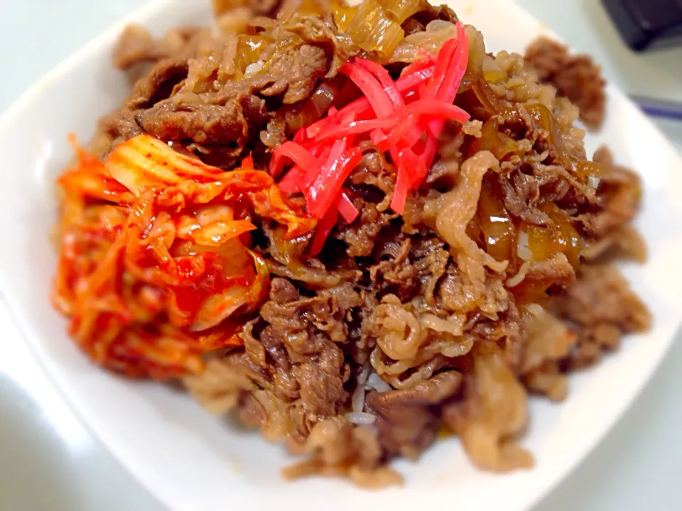 Snapdishの料理写真:牛丼☆キムチ添え|まーゆー♡さん