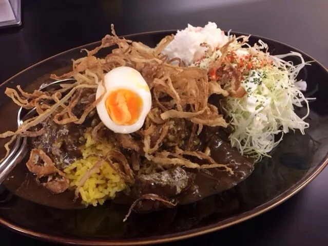 黒い肉カレーを頂きました。|momongatomoさん