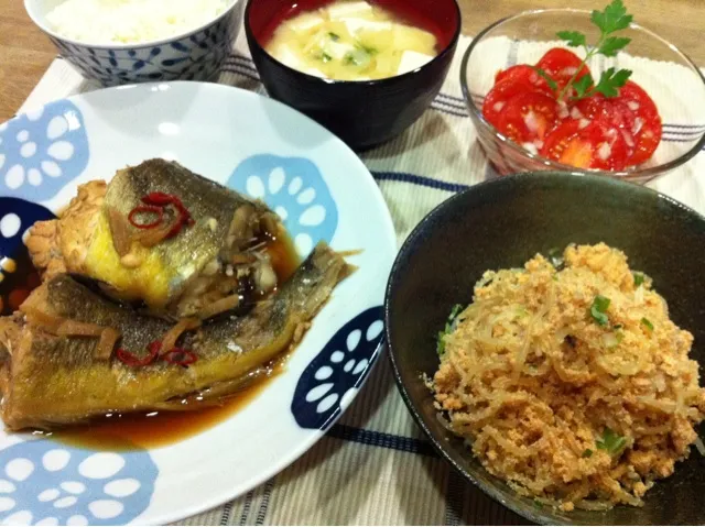 氷下魚{コマイ)煮付け・生たらこと白滝子あえ煮・冷やしトマト・豆腐えのき味噌汁|まーままさん