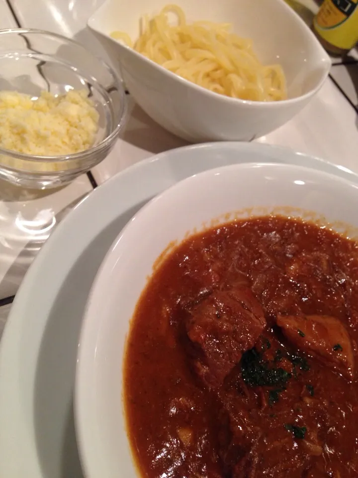 カレーつけ麺。お好みでチーズをかけて。コレはヤバいわ…。|たけうちさん