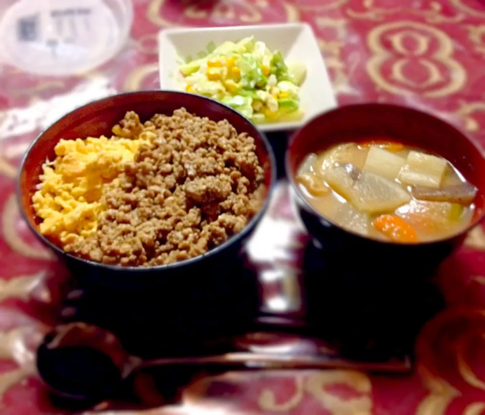 豆腐のそぼろ丼 コールスロー けんちん汁|aya:)さん